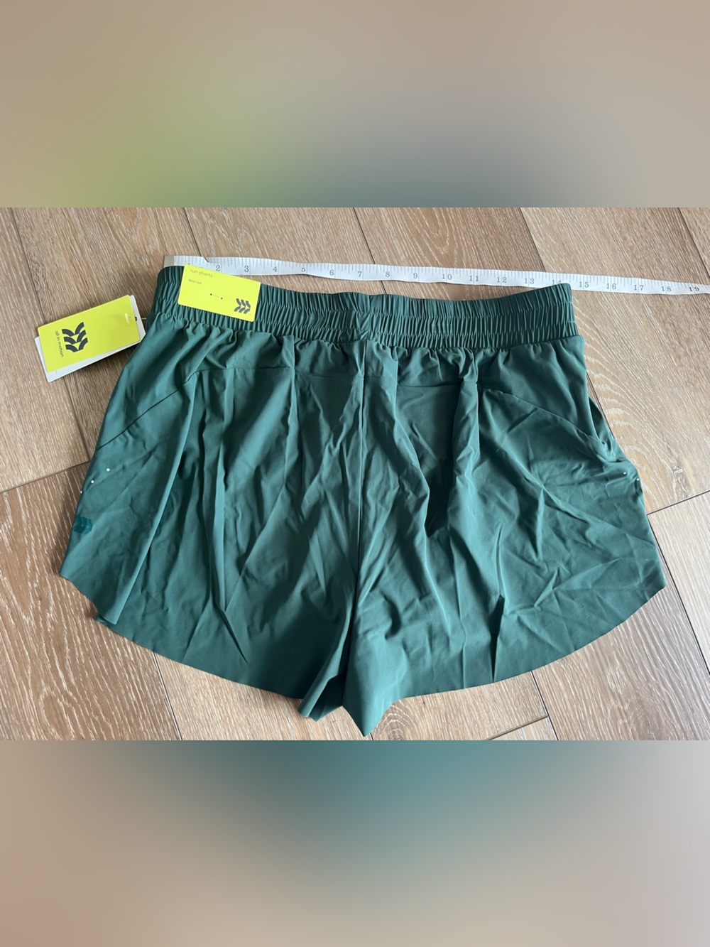 NWT all in motion green mid rise run shorts 3" Size S built in liner - Picture 4 of 4